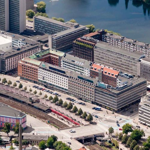 Fugleperspektiv af kontorlejemål midt i København. I forgrunden ses vesterport station og Palads, mens søerne i København ses i baggrunden.